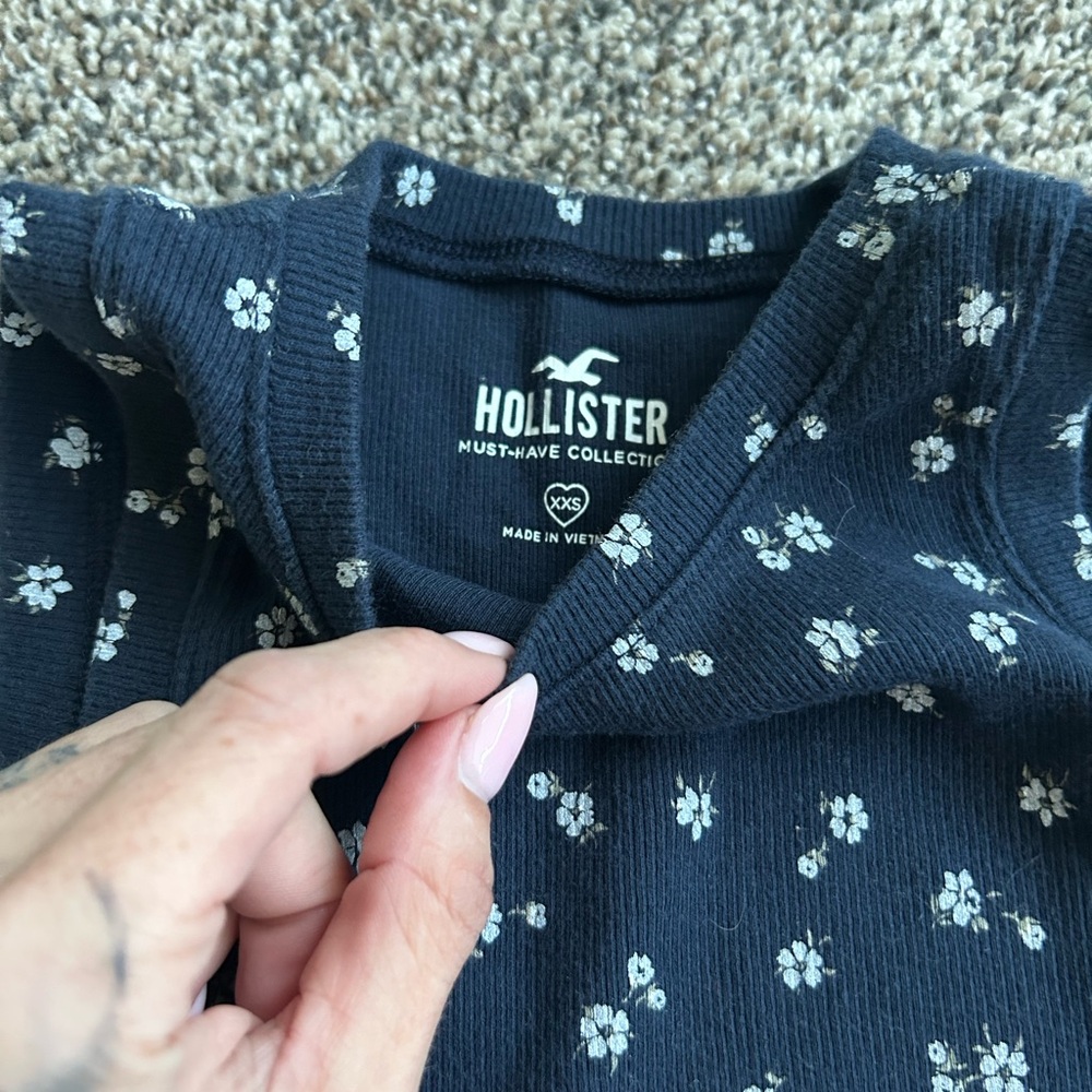 Women’s Cropped Hollister Tank Top Lot - Picture 7 of 9